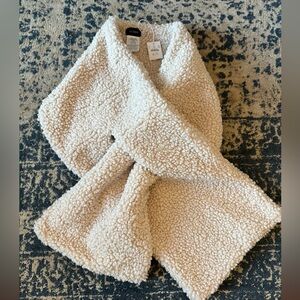 NWT J.Crew Sherpa Boucle Pull Through Scarf